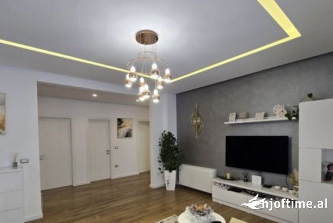 Shtepi ne shitje Apartament ne Tirane, 2+1, Mobilimi E mobiluar, Pagesa 280,000  Euro.