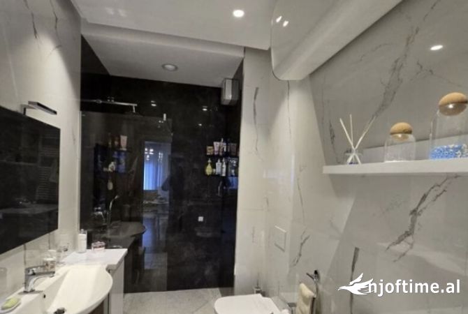 Shtepi ne shitje Apartament ne Tirane, 2+1, Mobilimi E mobiluar, Pagesa 280,000  Euro.