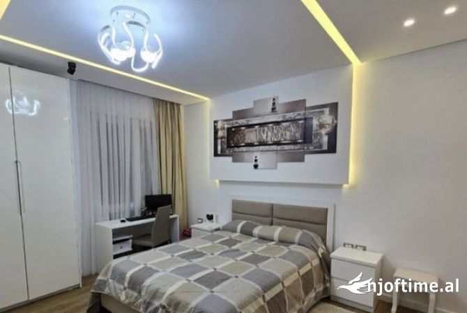 Shtepi ne shitje Apartament ne Tirane, 2+1, Mobilimi E mobiluar, Pagesa 280,000  Euro.