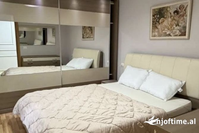 Shtepi ne shitje Apartament ne Tirane, 2+1, Mobilimi E mobiluar, Pagesa 192,000  Euro.
