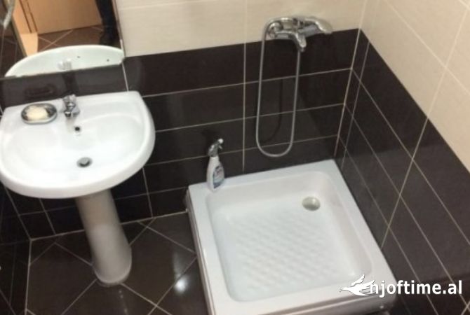 Shtepi me qera Apartament ne Tirane, 1+1, Mobilimi E mobiluar, Pagesa 400  Euro.