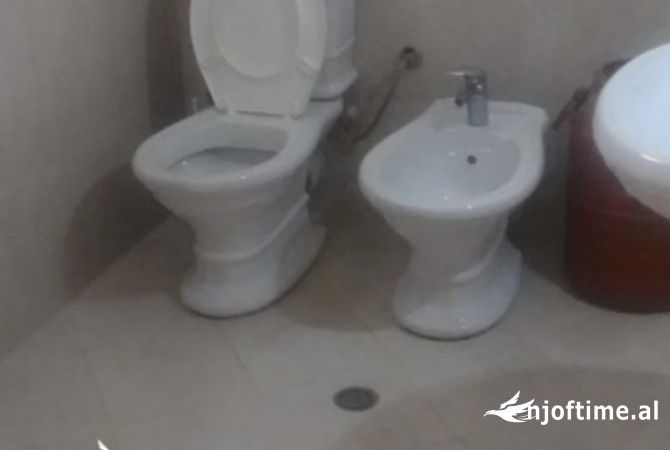 Shtepi me qera Shtepi Private ne Tirane, 1+1, Mobilimi E mobiluar, Pagesa 35,000  Leke.