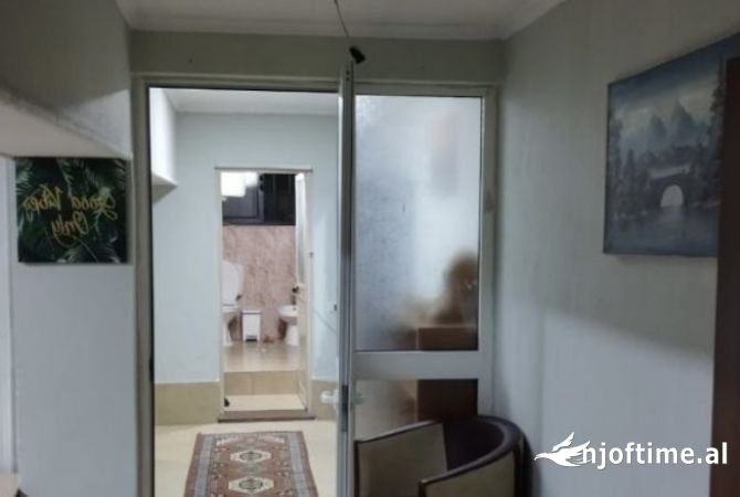 Shtepi me qera Apartament ne Tirane, 1+1, Mobilimi E mobiluar, Pagesa 400  Euro.