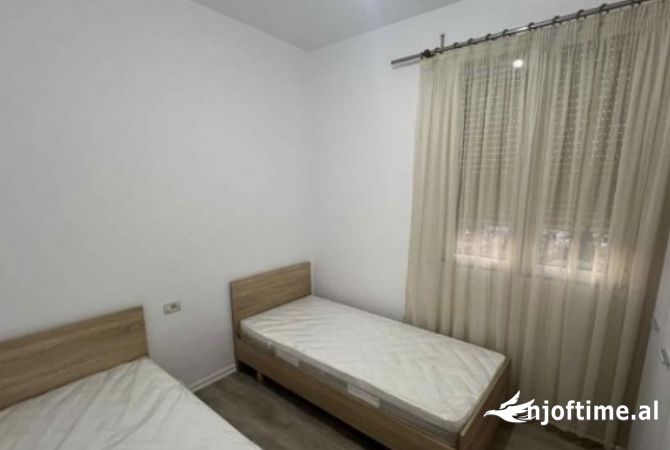 Shtepi me qera Apartament ne Tirane, 3+1, Mobilimi E mobiluar, Pagesa 60,000  Leke.