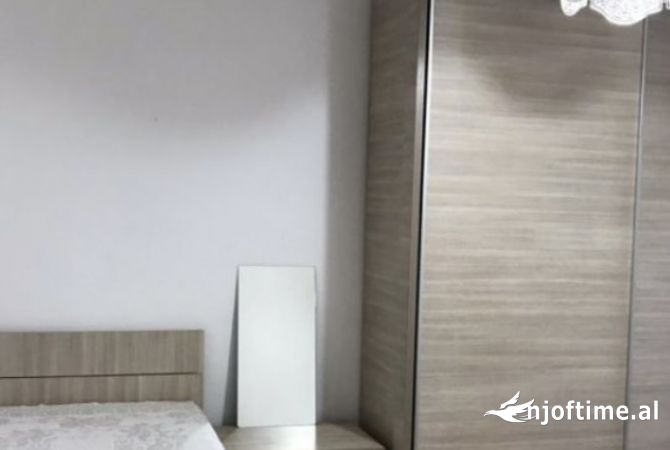 Shtepi me qera Apartament ne Tirane, 3+1, Mobilimi E mobiluar, Pagesa 53,000  Leke.