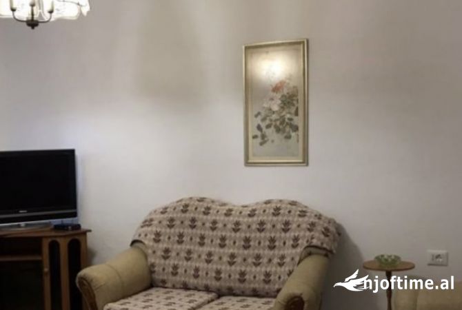 Shtepi me qera Apartament ne Tirane, 3+1, Mobilimi E mobiluar, Pagesa 53,000  Leke.