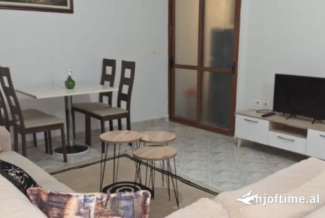 Shtepi me qera 1+1 ne Tirane - 34,000 Leke
