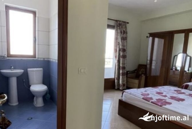 Shtepi me qera Apartament ne Tirane, 3+1, Mobilimi E mobiluar, Pagesa 450  Euro.