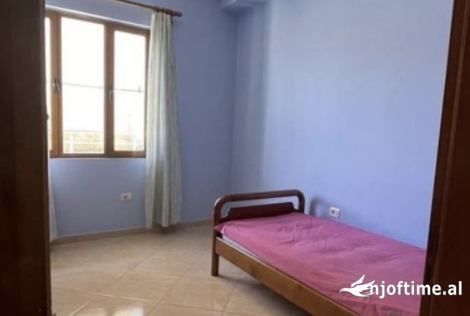 Shtepi me qera Apartament ne Tirane, 3+1, Mobilimi E mobiluar, Pagesa 450  Euro.