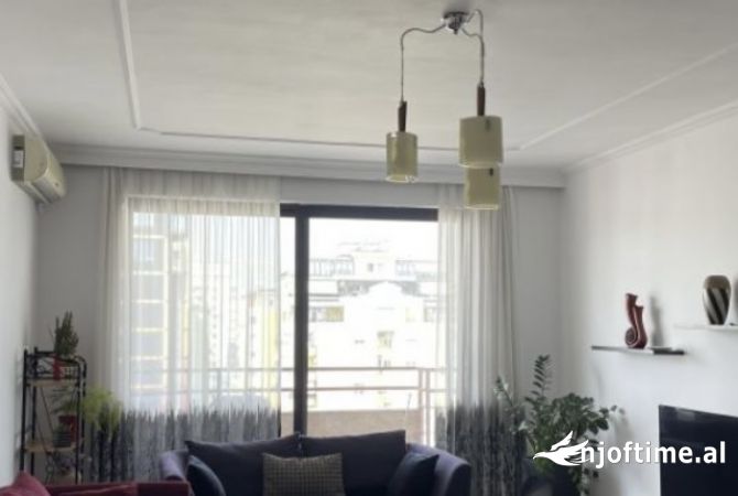 Shtepi me qera Apartament ne Tirane, 2+1, Mobilimi E mobiluar, Pagesa 800  Euro.