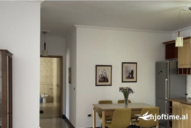 Shtepi me qera Apartament ne Tirane, 2+1, Mobilimi E mobiluar, Pagesa 800  Euro.