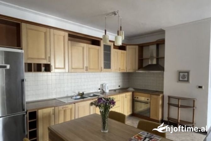 Shtepi me qera 2+1 ne Tirane - 800 Euro