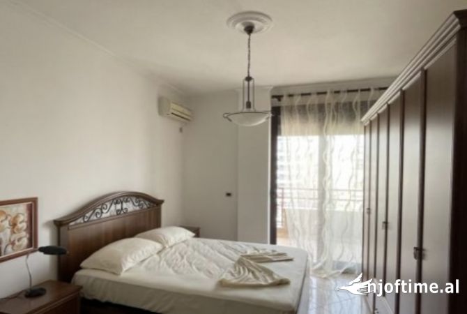 Shtepi me qera Apartament ne Tirane, 2+1, Mobilimi E mobiluar, Pagesa 800  Euro.