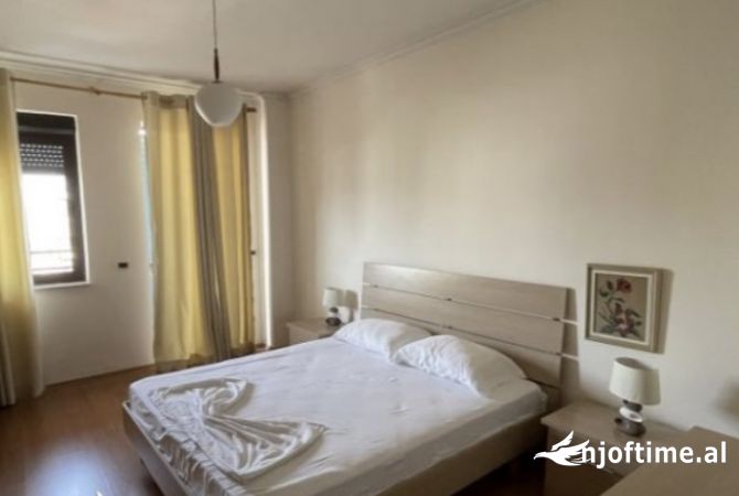 Shtepi me qera Apartament ne Tirane, 2+1, Mobilimi E mobiluar, Pagesa 800  Euro.