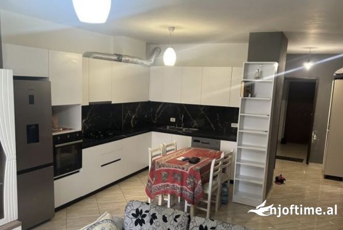 Shtepi me qera 2+1 ne Tirane - 47,000 Leke