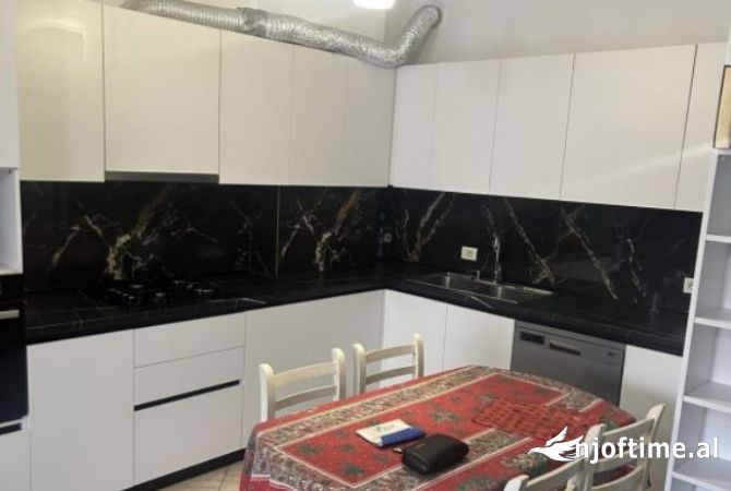 Shtepi me qera 2+1 ne Tirane - 47,000 Leke