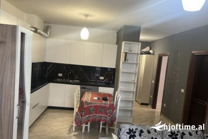 Shtepi me qera Apartament ne Tirane, 2+1, Mobilimi E mobiluar, Pagesa 47,000  Leke.