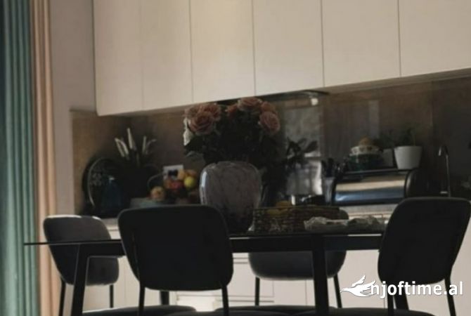 Shtepi ne shitje Apartament ne Tirane, 2+1, Mobilimi E mobiluar, Pagesa 280,000  Euro.