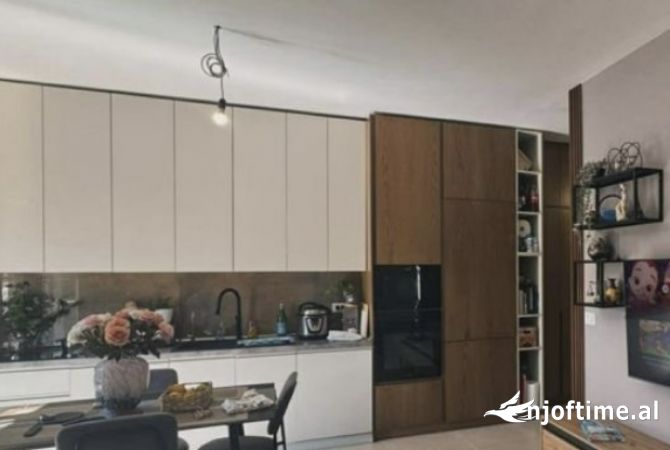 Shtepi ne shitje Apartament ne Tirane, 2+1, Mobilimi E mobiluar, Pagesa 280,000  Euro.