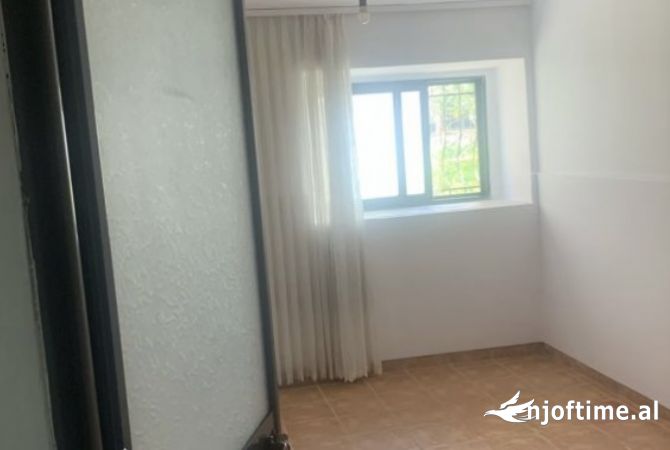 Shtepi me qera Apartament ne Tirane, 1+1, Mobilimi Bosh, pa mobiluar, Pagesa 60,000  Leke.