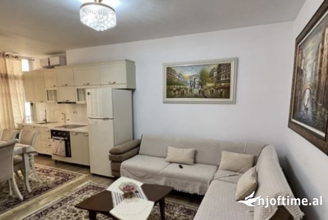 Shtepi me qera 3+1 ne Tirane - 900 Euro