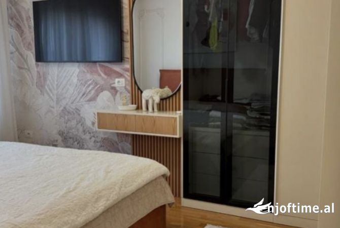 Shtepi me qera Apartament ne Tirane, 1+1, Mobilimi E mobiluar, Pagesa 1,000  Euro.