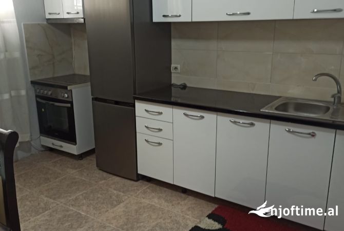 Shtepi me qera Shtepi Private ne Tirane, 3+1, Mobilimi E mobiluar, Pagesa 500  Euro.