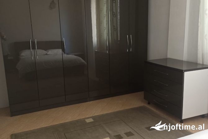 Shtepi me qera Shtepi Private ne Tirane, 3+1, Mobilimi E mobiluar, Pagesa 500  Euro.