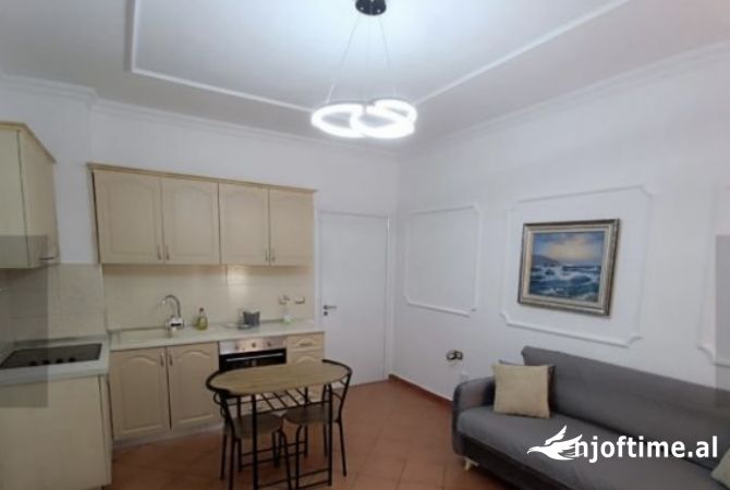 Shtepi me qera Apartament ne Tirane, 1+1, Mobilimi E mobiluar, Pagesa 430  Euro.