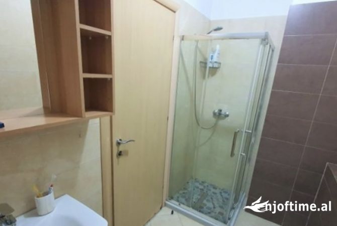 Shtepi me qera Apartament ne Tirane, 1+1, Mobilimi E mobiluar, Pagesa 750  Euro.