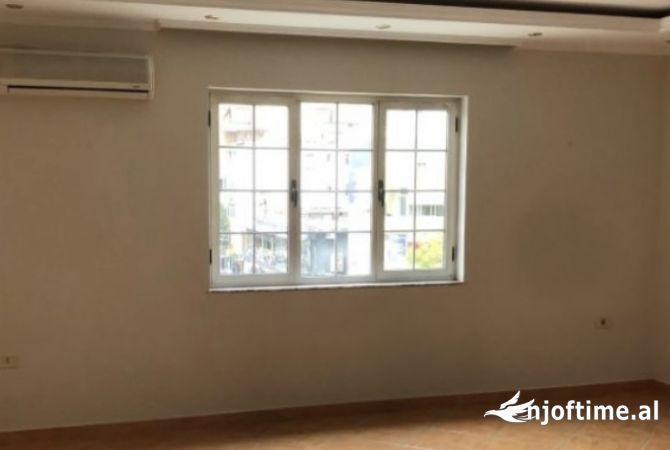 Ambient biznesi me qera 3+1 ne Tirane - 1,900 Euro