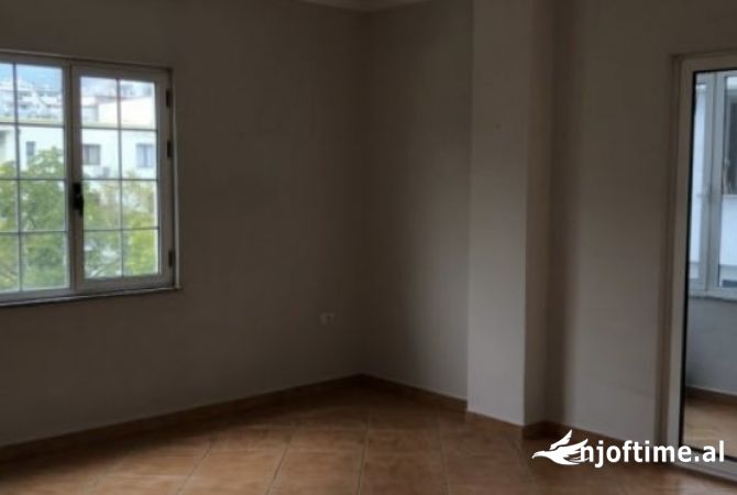 Jepet super ambjent tek sheshi willson me gera Tirane