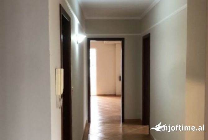 Jepet super ambjent tek sheshi willson me gera Tirane