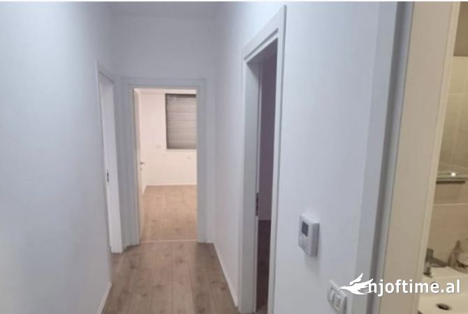 Ambient biznesi me qera 3+1 ne Tirane - 1,250 Euro