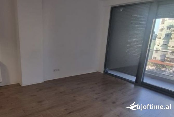Jepet apartment 2+1+2 ne bllok rr Janos Hunyadi Tirane