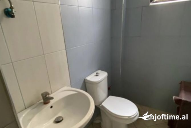 Ambient biznesi me qera 1+1 ne Tirane - 300 Euro
