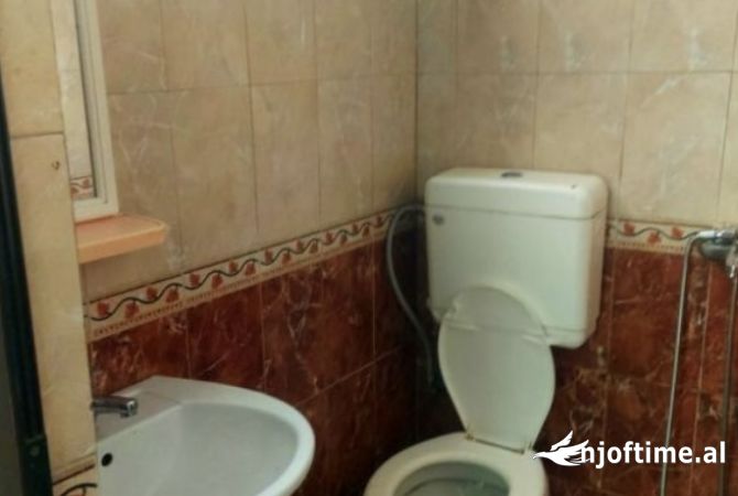 Shtepi me qera Apartament ne Tirane, Garsoniere, Mobilimi E mobiluar, Pagesa 32,000  Leke.