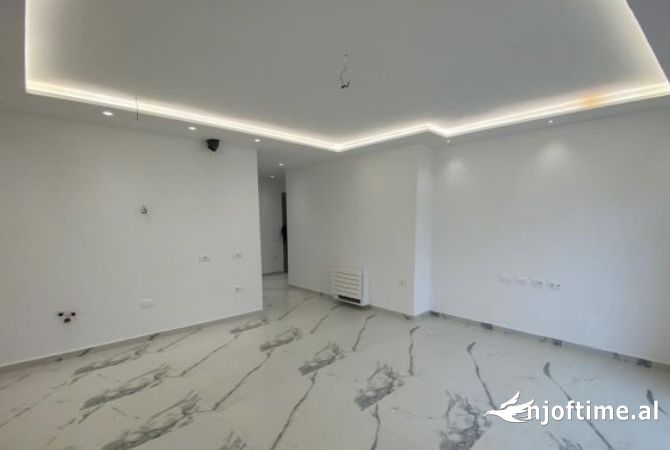 Shtepi me qera 2+1 ne Tirane - 1,050 Euro