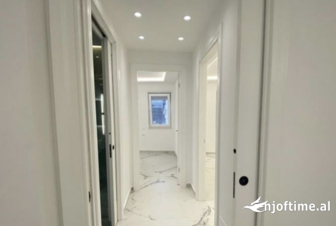 Shtepi me qera Apartament ne Tirane, 2+1, Mobilimi Bosh, pa mobiluar, Pagesa 1,050  Euro.