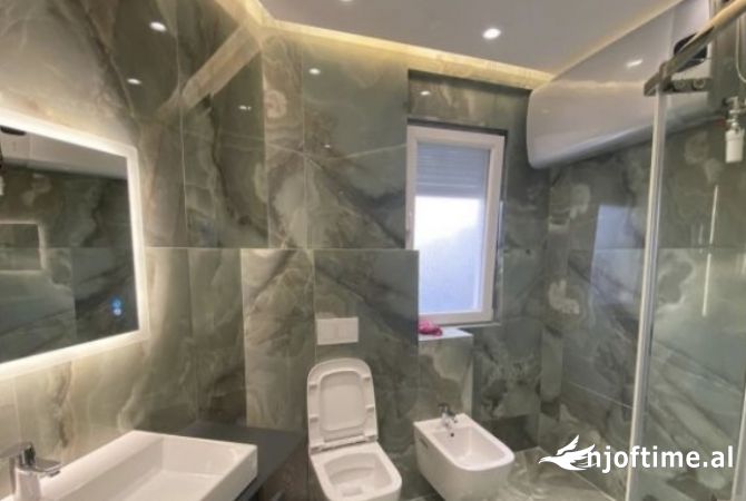 Shtepi me qera Apartament ne Tirane, 2+1, Mobilimi Bosh, pa mobiluar, Pagesa 1,050  Euro.