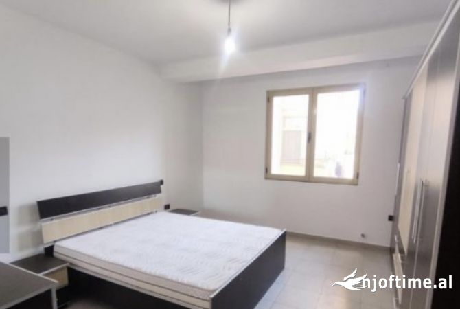 Shtepi ne shitje Apartament ne Tirane, 2+1, Mobilimi Pjeserisht e mobiluar, Pagesa 93,000  Euro.