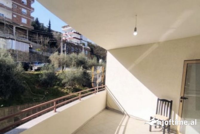 Shtepi ne shitje Apartament ne Tirane, 2+1, Mobilimi Pjeserisht e mobiluar, Pagesa 93,000  Euro.