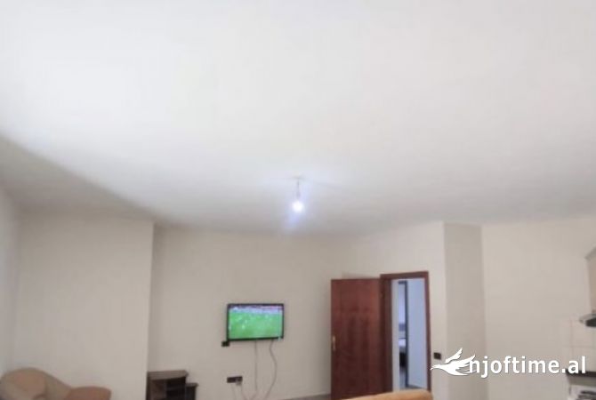 Shtepi ne shitje Apartament ne Tirane, 2+1, Mobilimi Pjeserisht e mobiluar, Pagesa 93,000  Euro.