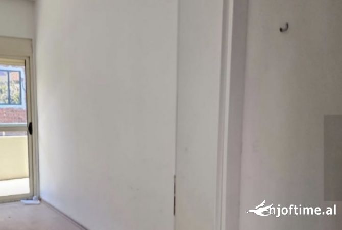 Ambient biznesi me qera 3+1 ne Tirane - 1,500 Euro