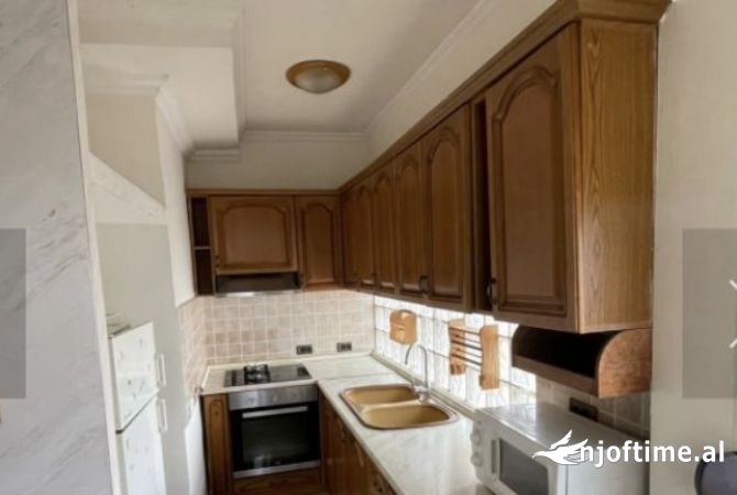 Shtepi me qera Apartament ne Tirane, 2+1, Mobilimi E mobiluar, Pagesa 70,000  Leke.