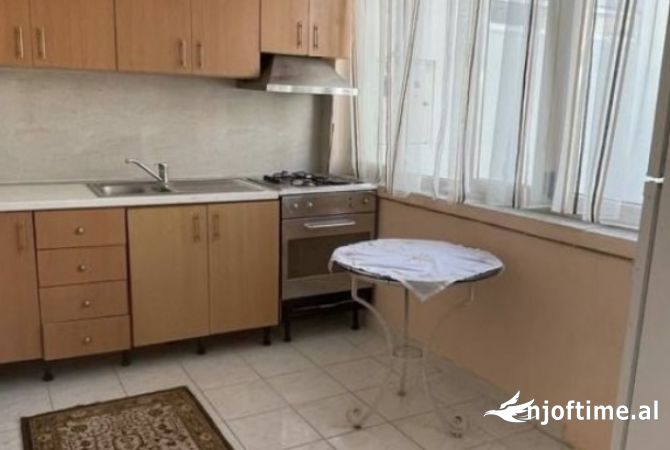 Shtepi me qera 2+1 ne Tirane - 40,000 Leke