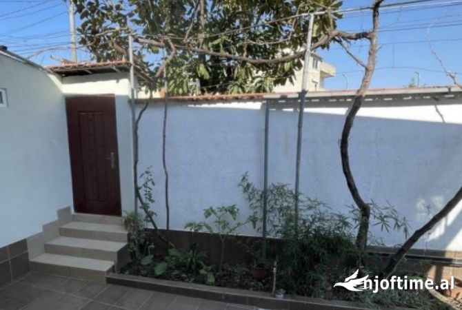 Shtepi me qera Shtepi Private ne Tirane, 2+1, Mobilimi E mobiluar, Pagesa 40,000  Leke.