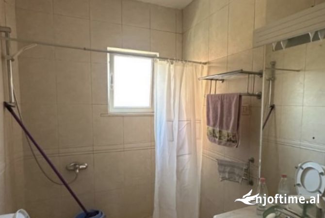 Shtepi me qera Apartament ne Tirane, 2+1, Mobilimi E mobiluar, Pagesa 500  Euro.