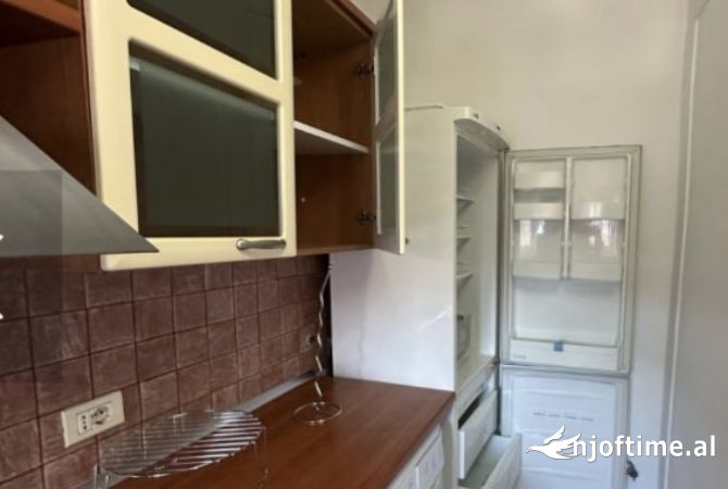 Shtepi me qera Apartament ne Tirane, 2+1, Mobilimi E mobiluar, Pagesa 500  Euro.