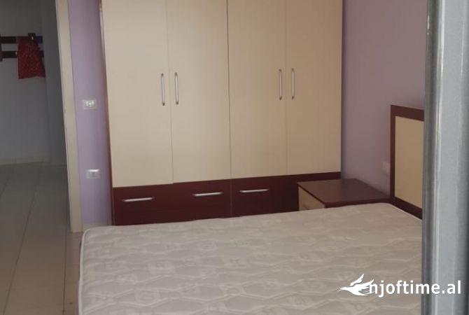 Shtepi me qera Apartament ne Tirane, 1+1, Mobilimi E mobiluar, Pagesa 40,000  Leke.